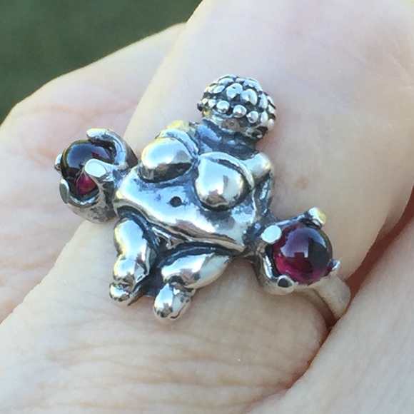 Goddess of Willendorf Ring .925 Sterling Silver w/ 2 genuine Garnet gems USA - Picture 15 of 15